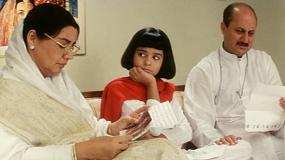 Anjali holt sich fr das Unterfangen Hilfe bei ihren Groeltern.